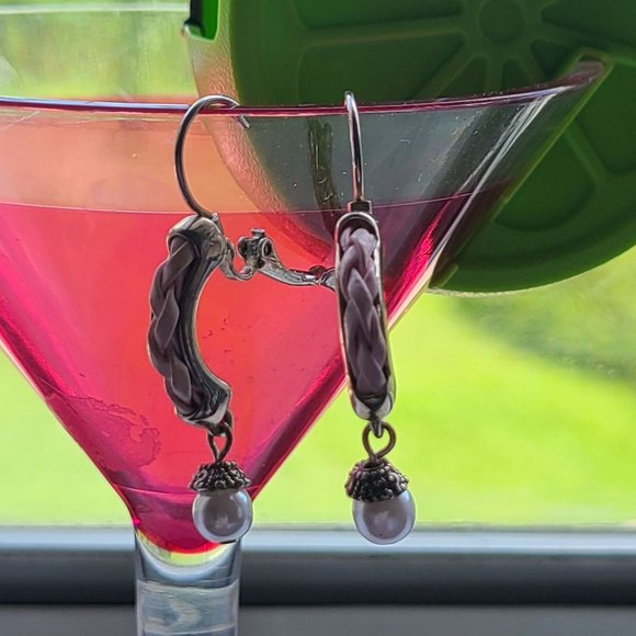 Pearl dangle lever back earrings - Picture 9 of 9